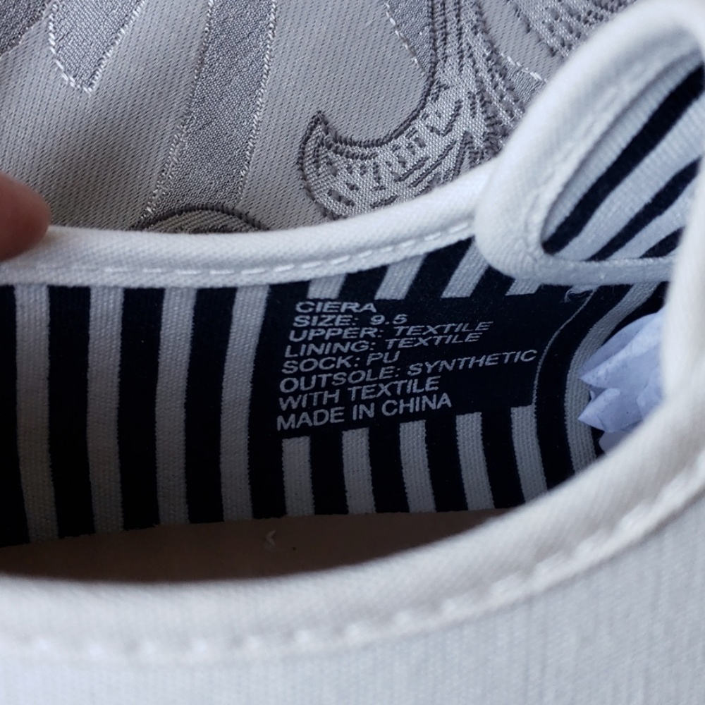 BNIB Crown & Ivy Ciera Laceless Canvas Sneaker - Picture 6 of 8